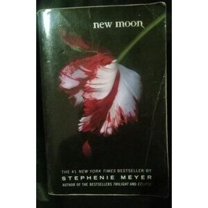 New Moon by Stephenie Meyer – 2008 Trade PB YA Romance Novel VG+
